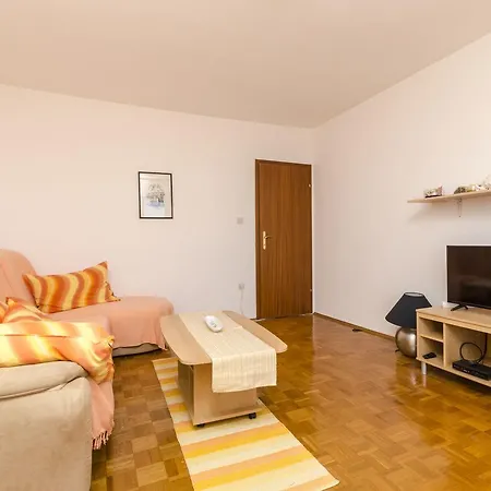 Majda Apartment *